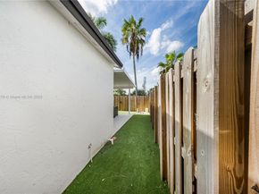 18858 NW 63rd Ct Cir, Hialeah FL 33015