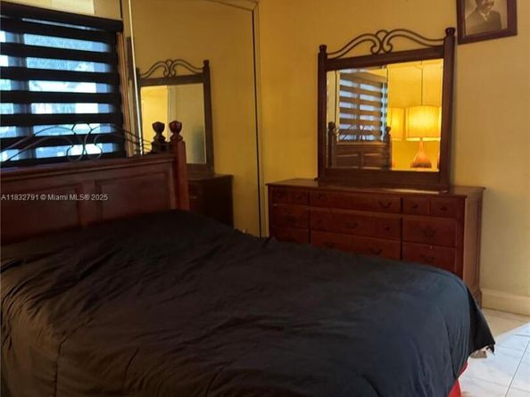 11248 SW 11th St, Pembroke Pines FL 33025