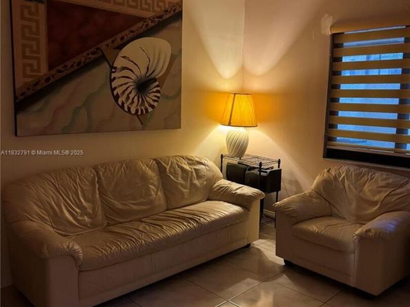 11248 SW 11th St, Pembroke Pines FL 33025