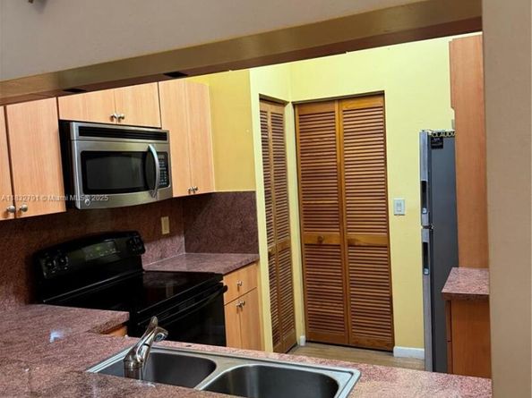 11248 SW 11th St, Pembroke Pines FL 33025