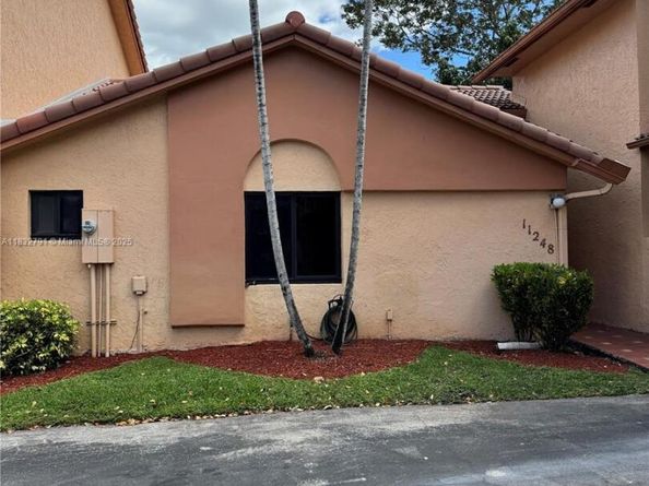 11248 SW 11th St, Pembroke Pines FL 33025