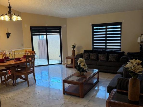 11248 SW 11th St, Pembroke Pines FL 33025