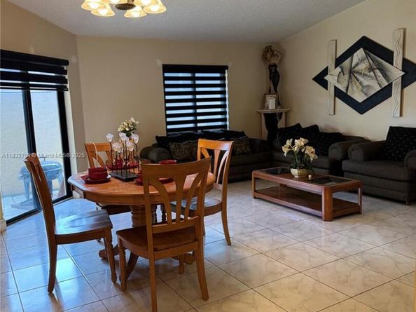11248 SW 11th St, Pembroke Pines FL 33025