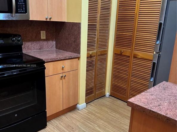 11248 SW 11th St, Pembroke Pines FL 33025