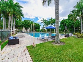 9350 Fontainebleau Blvd