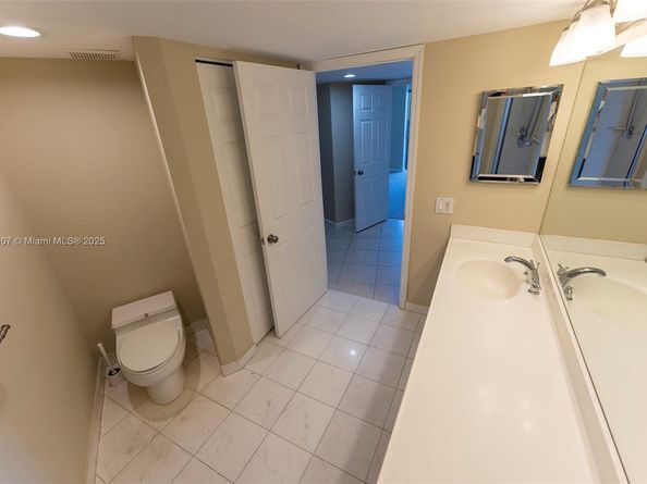 3530 Mystic Pointe Dr 2207, Aventura FL 33180