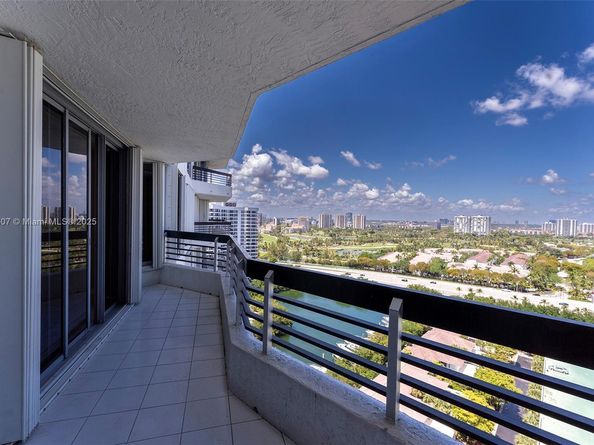 3530 Mystic Pointe Dr 2207, Aventura FL 33180