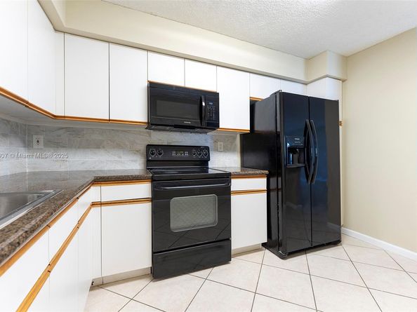 3530 Mystic Pointe Dr 2207, Aventura FL 33180