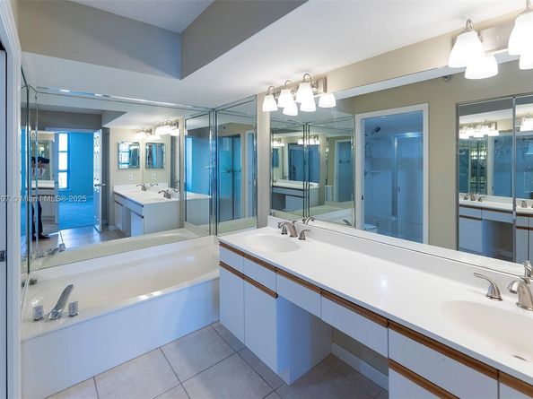 3530 Mystic Pointe Dr 2207, Aventura FL 33180