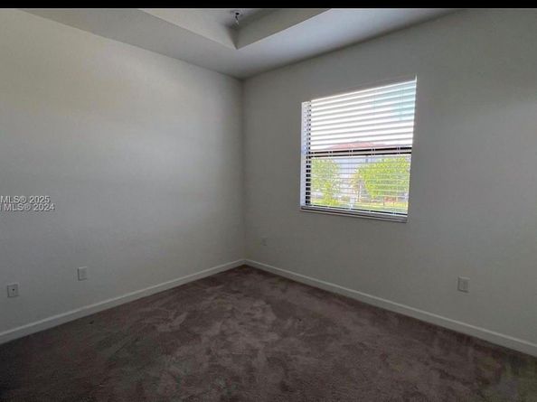 561 NE 208th Ter 561, Miami FL 33179