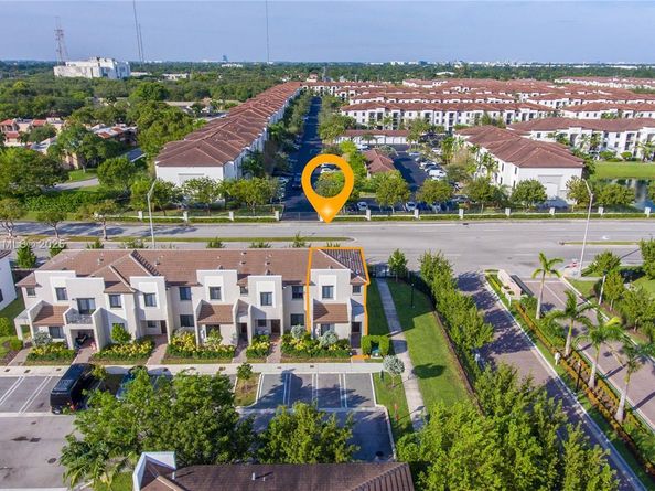 561 NE 208th Ter 561, Miami FL 33179