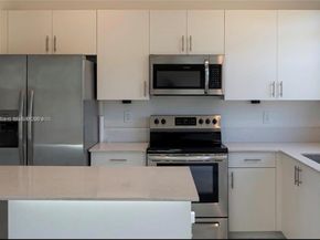 561 NE 208th Ter 561, Miami FL 33179