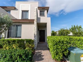 561 NE 208th Ter 561, Miami FL 33179