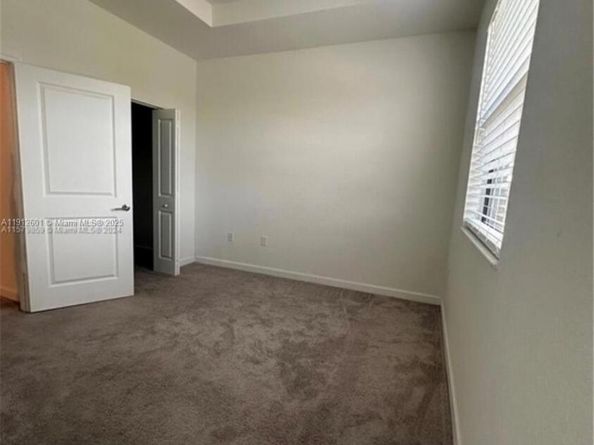 561 NE 208th Ter 561, Miami FL 33179