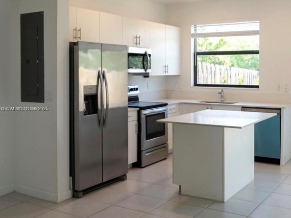 561 NE 208th Ter 561, Miami FL 33179