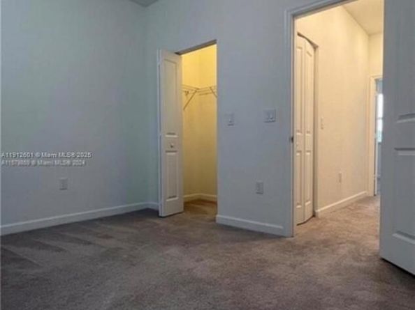 561 NE 208th Ter 561, Miami FL 33179