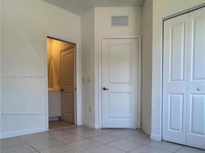 561 NE 208th Ter 561, Miami FL 33179