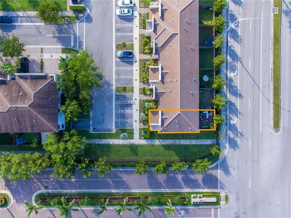 561 NE 208th Ter 561, Miami FL 33179