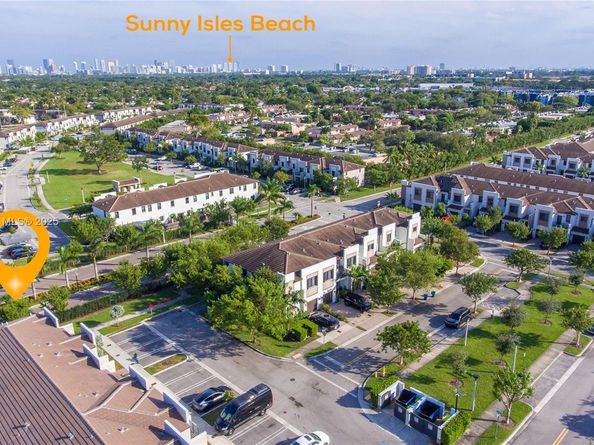 561 NE 208th Ter 561, Miami FL 33179