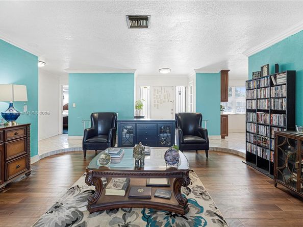 3940 NW 34th Ave, Lauderdale Lakes FL 33309