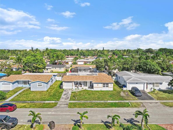 3940 NW 34th Ave, Lauderdale Lakes FL 33309