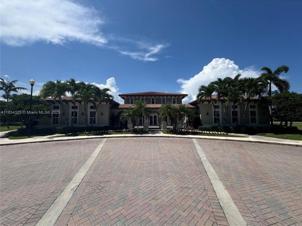 8877 SW 223rd Ln, Cutler Bay FL 33190