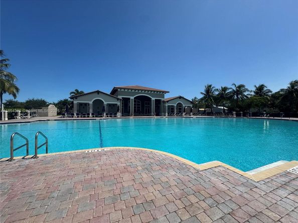 8877 SW 223rd Ln, Cutler Bay FL 33190