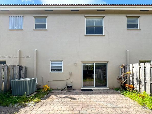 8877 SW 223rd Ln, Cutler Bay FL 33190