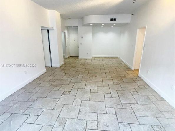 20505 E Country Club Dr 135, Aventura FL 33180