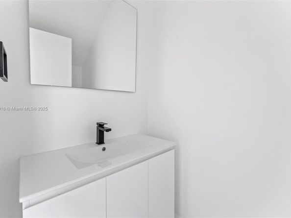 5318 NW 7 ct, Miami FL 33127