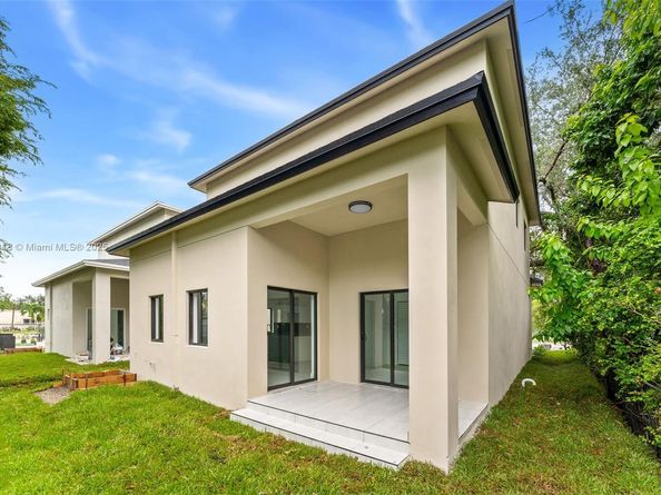 5318 NW 7 ct, Miami FL 33127