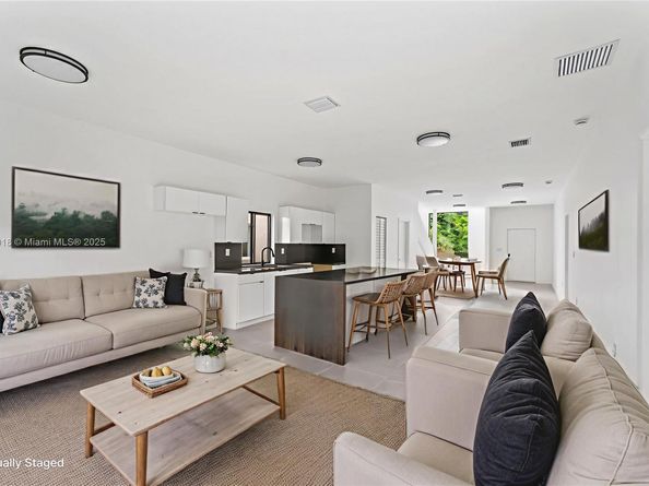 5318 NW 7 ct, Miami FL 33127