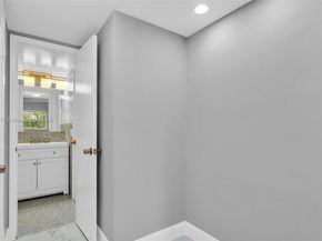 1201 Hillcrest Ct 204, Hollywood FL 33021