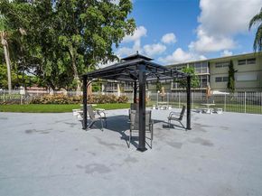 1201 Hillcrest Ct 204, Hollywood FL 33021