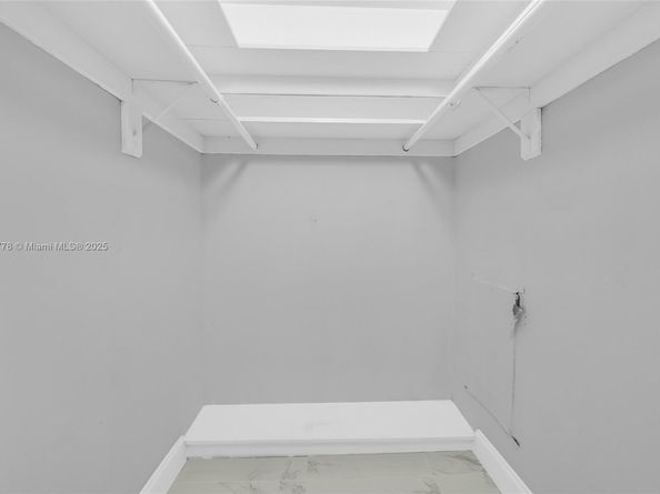 1201 Hillcrest Ct 204, Hollywood FL 33021