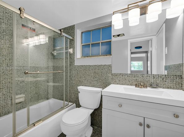 1201 Hillcrest Ct 204, Hollywood FL 33021