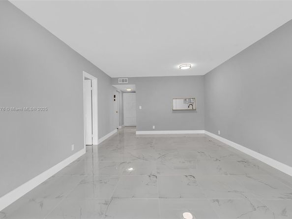 1201 Hillcrest Ct 204, Hollywood FL 33021