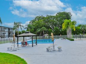 1201 Hillcrest Ct 204, Hollywood FL 33021