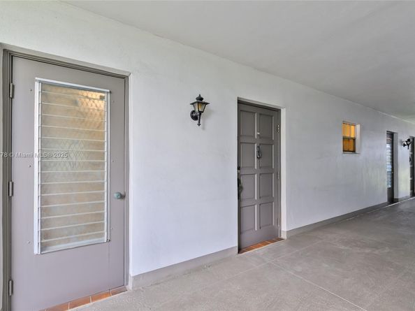 1201 Hillcrest Ct 204, Hollywood FL 33021