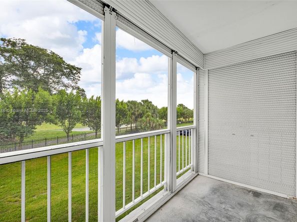 1201 Hillcrest Ct 204, Hollywood FL 33021
