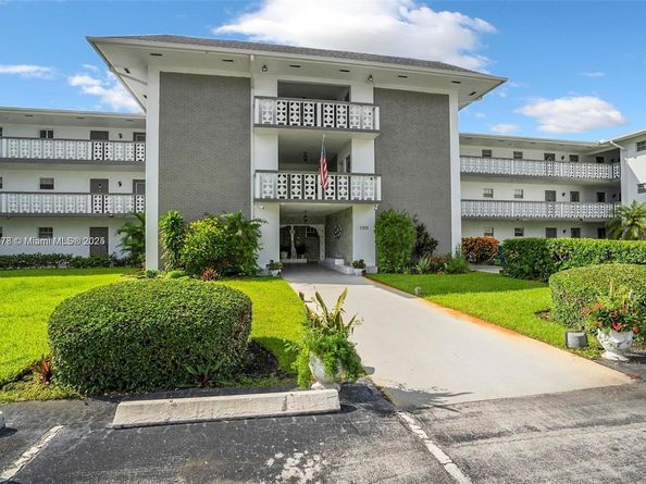 1201 Hillcrest Ct 204, Hollywood FL 33021