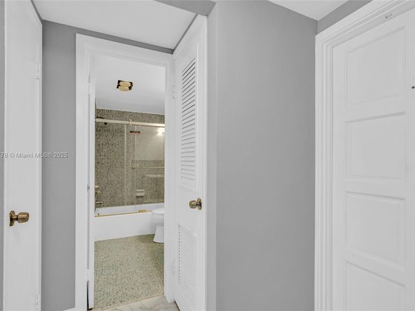 1201 Hillcrest Ct 204, Hollywood FL 33021