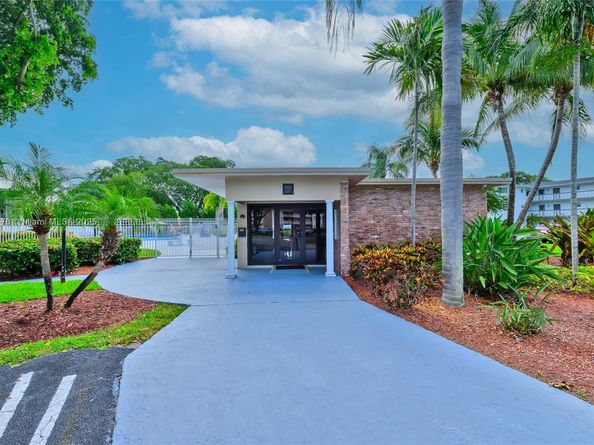 1201 Hillcrest Ct 204, Hollywood FL 33021
