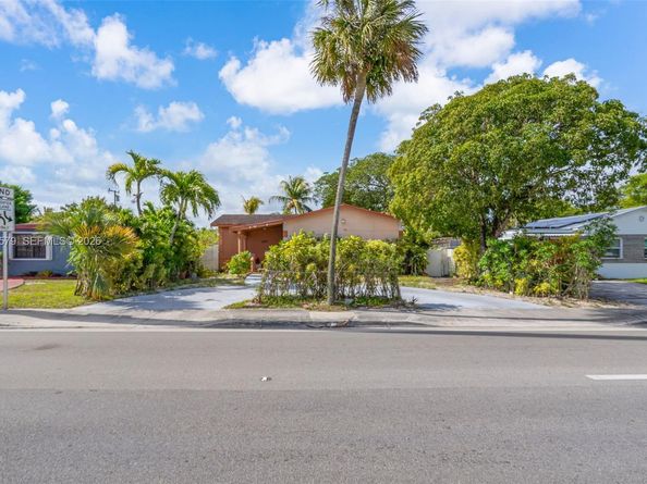 1320 NE 135th St, North Miami FL 33161