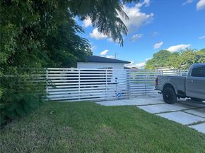 651 NE 172nd St, Miami FL 33162
