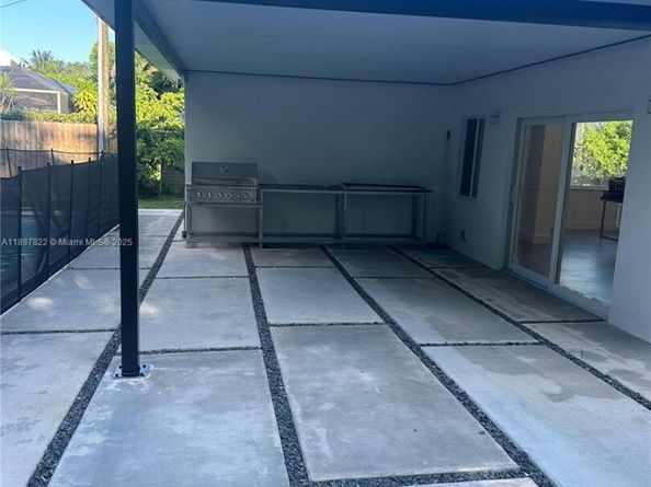 651 NE 172nd St, Miami FL 33162