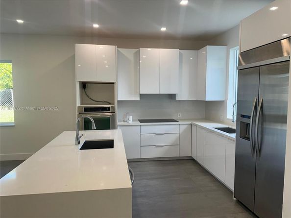 651 NE 172nd St, Miami FL 33162
