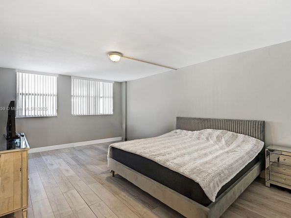 100 Golden Isles Dr 101, Hallandale Beach FL 33009