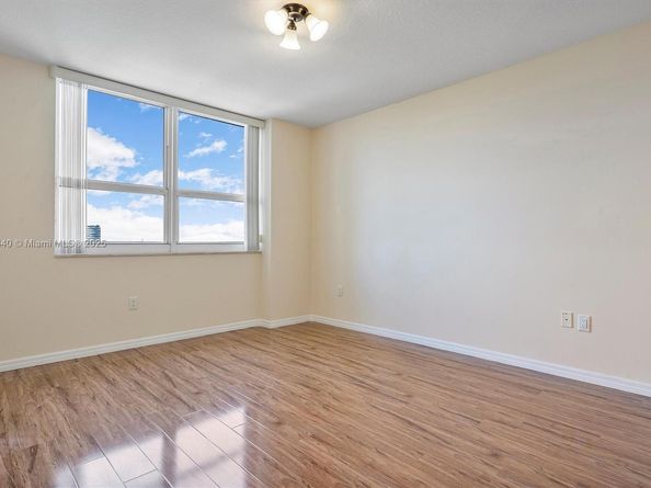 19501 W Country Club Dr 912, Aventura FL 33180