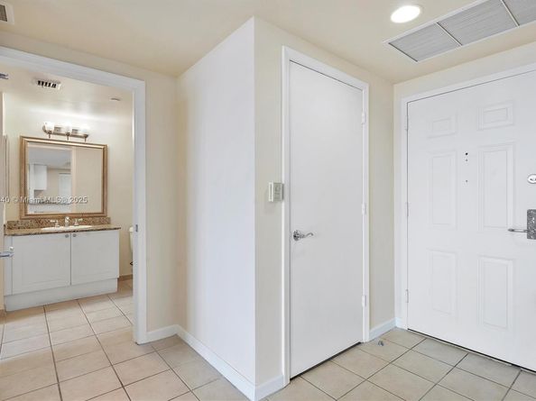 19501 W Country Club Dr 912, Aventura FL 33180